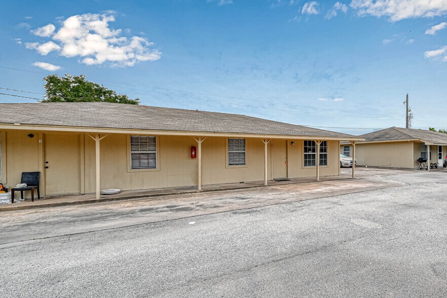 8430 Round Rock Dr, Houston, TX à vendre - Photo de l’immeuble – Image 3 sur 28
