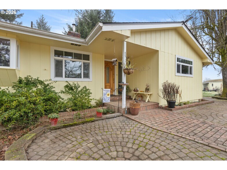 674 Youngs Ln, Roseburg, OR à vendre - Photo principale – Image 1 sur 1