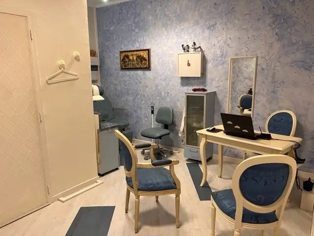 23 Rue Biot, Paris à vendre - Photo de l’immeuble – Image 2 sur 9