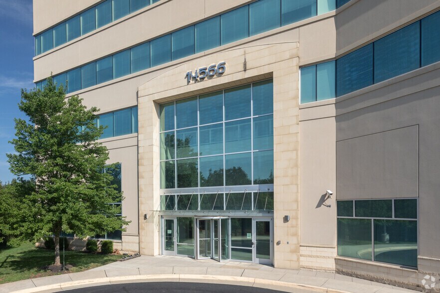 14566 Lee Rd, Chantilly, VA à louer - Photo de l’immeuble – Image 3 sur 4