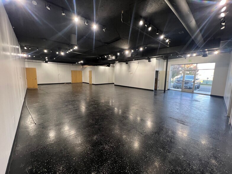 445 N 700 W, North Salt Lake, UT à louer - Photo de l’immeuble – Image 3 sur 8