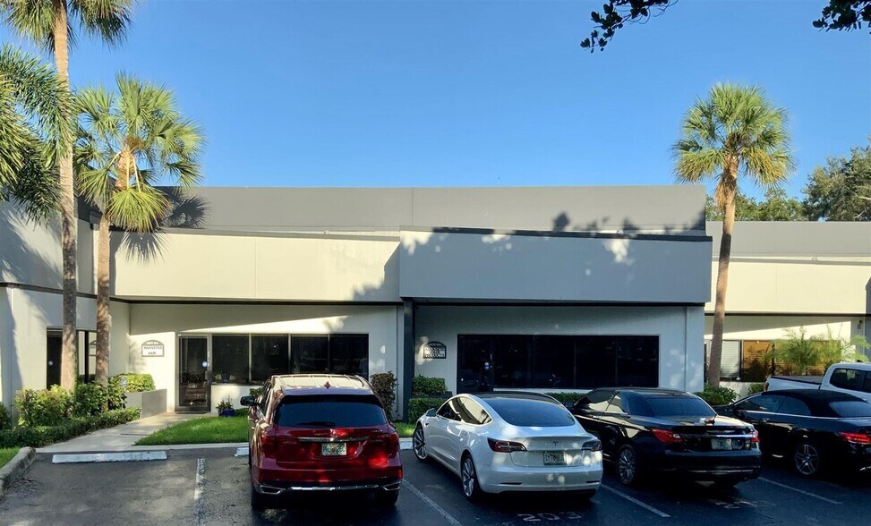 1287 E Newport Center Dr, Deerfield Beach, FL à louer - Photo de l’immeuble – Image 2 sur 7