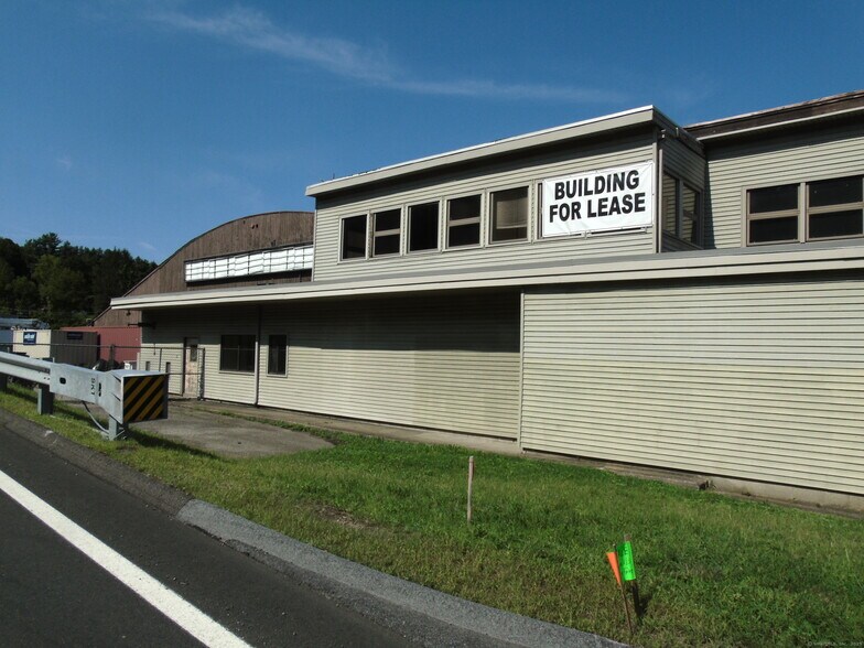 1545 Monroe Tpke, Monroe, CT à louer - Photo de l’immeuble – Image 1 sur 14
