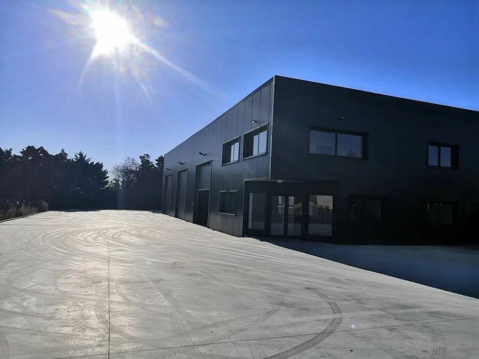 Local d’activités dans Saint-Ouen-de-Thouberville à louer Photo de l’immeuble– Image 1 sur 6