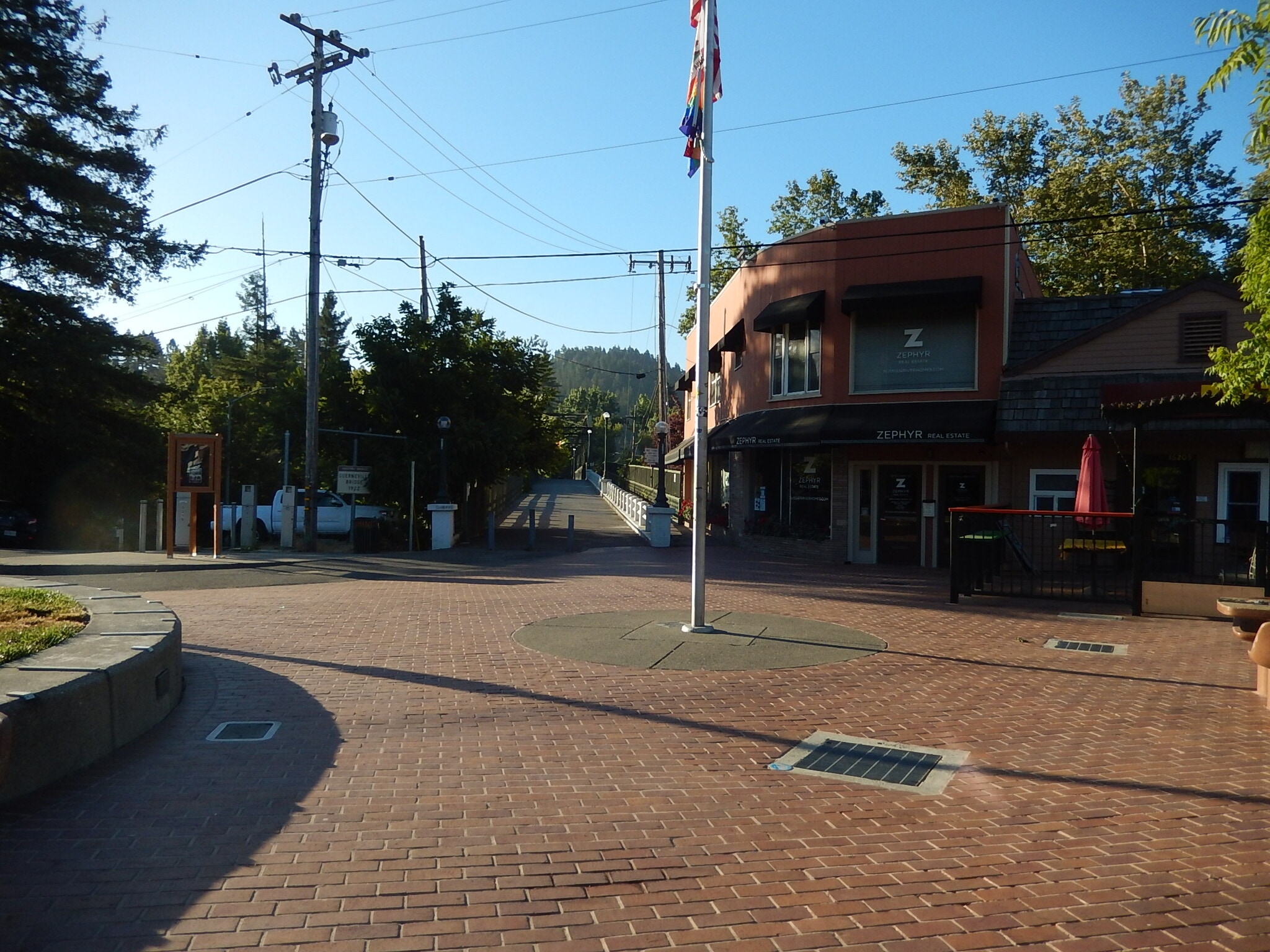 16203 First St, Guerneville, CA à louer Photo de l’immeuble– Image 1 sur 10