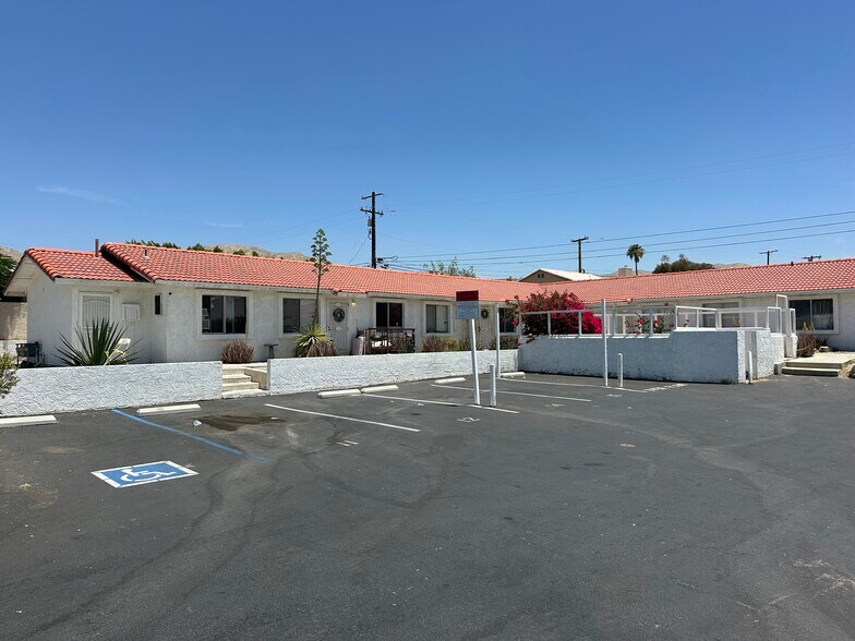 13700 Quinta Way, Desert Hot Springs, CA à vendre - Photo de l’immeuble – Image 2 sur 6