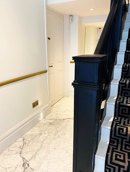 2 Charles St, Londres à louer - Photo intérieure – Image 3 sur 5