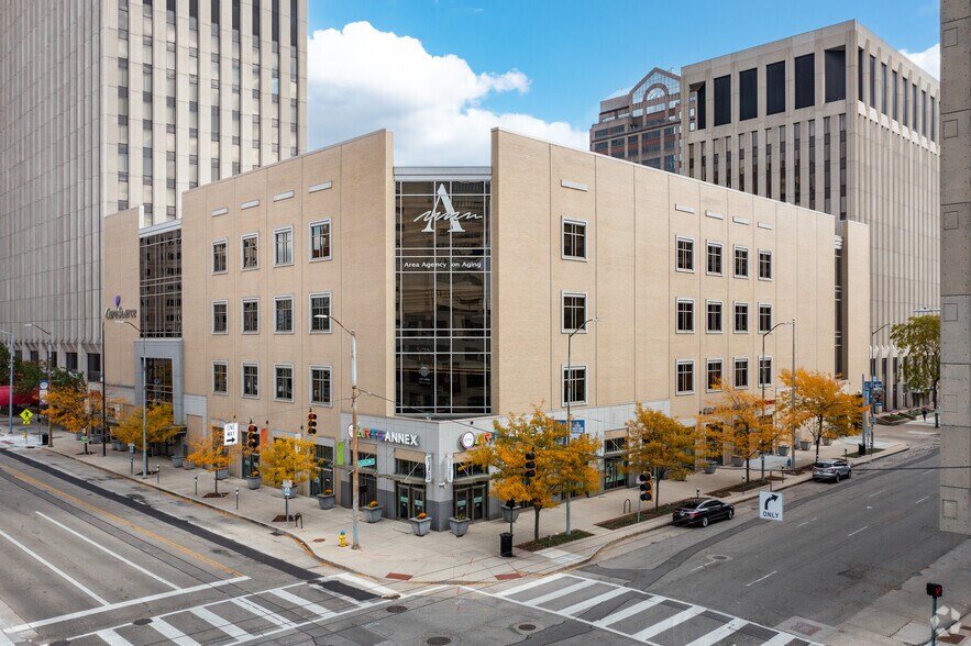 40 W 2nd St, Dayton, OH à louer - Photo de l’immeuble – Image 1 sur 15