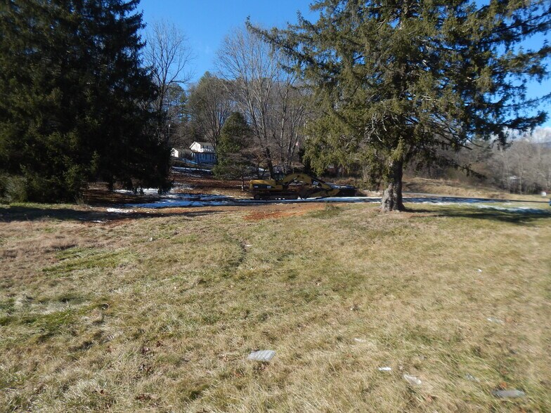 9 Chaparral Dr, Sylva, NC à vendre - Photo de l’immeuble – Image 2 sur 10