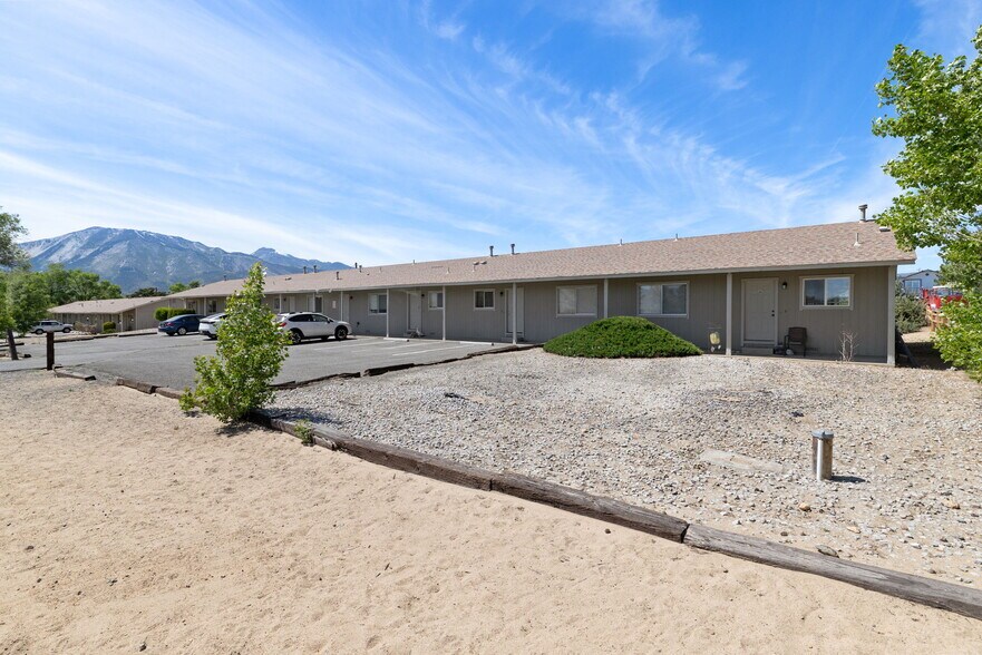155-165 Esmeralda Dr, Carson City, NV à vendre - Photo de l’immeuble – Image 2 sur 16