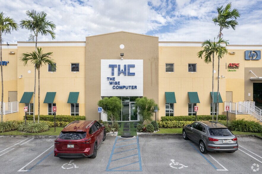 3515 NW 114th Ave, Miami, FL à louer - Photo de l’immeuble – Image 2 sur 14