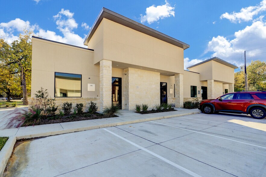 855 Rockmead Dr, Kingwood, TX à vendre - Photo de l’immeuble – Image 2 sur 13