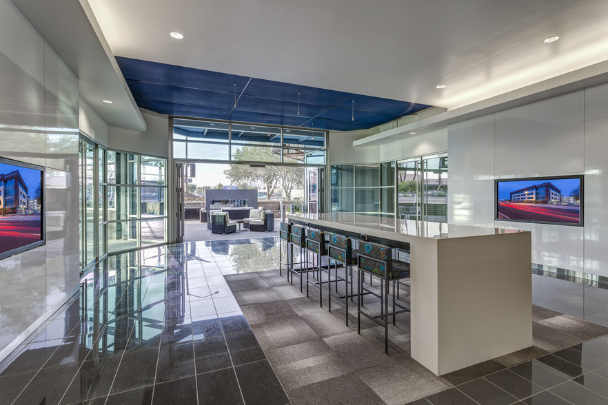 1355 N Scottsdale Rd, Scottsdale, AZ à louer - Photo intérieure – Image 3 sur 18