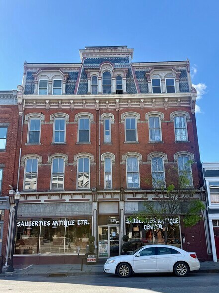 220 Main St, Saugerties, NY à vendre - Photo de l’immeuble – Image 2 sur 30