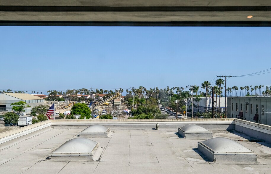 32 Calle Cesar Chavez, Santa Barbara, CA à vendre - Photo de l’immeuble – Image 2 sur 8