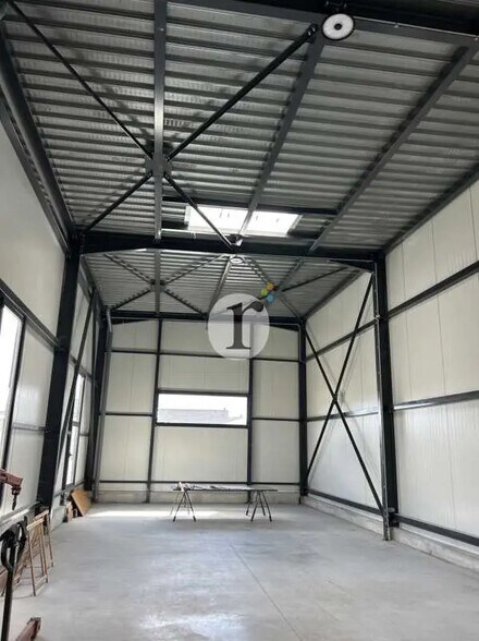 Local d’activités dans Petite-Forêt à louer - Photo intérieure – Image 3 sur 4