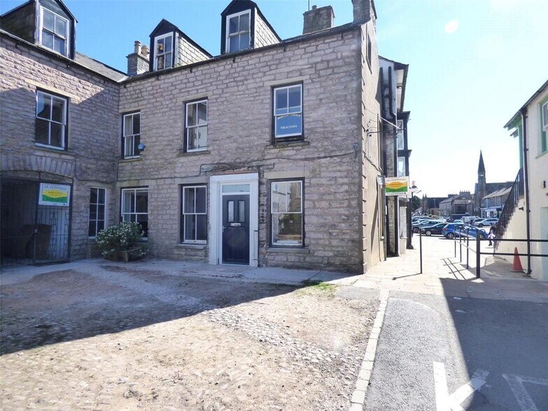 22 Market Sq, Kirkby Stephen à vendre - Photo de l’immeuble – Image 2 sur 18