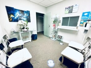 9050 Pines Blvd, Pembroke Pines, FL à louer Photo intérieure– Image 1 sur 5