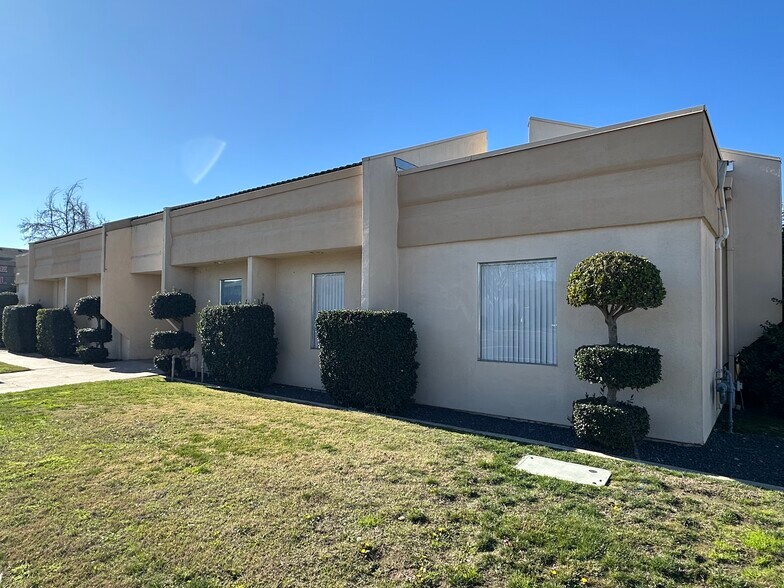 2301 Coffee Rd, Modesto, CA à louer - Photo de l’immeuble – Image 3 sur 7