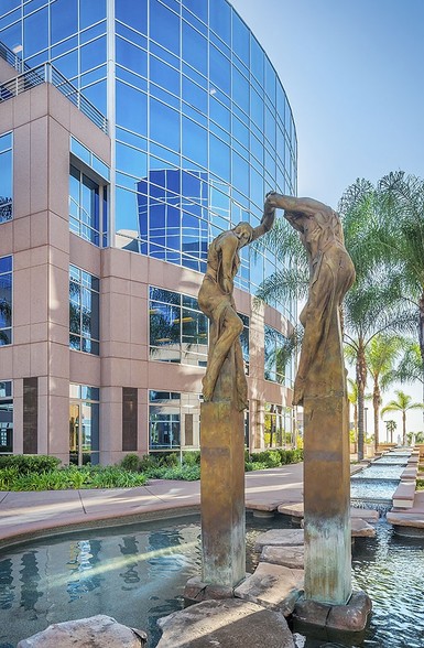 1 Pointe Dr, Brea, CA à louer - Photo de l’immeuble – Image 3 sur 14