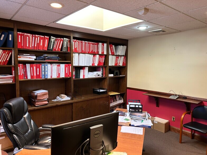 340 Willis Ave, Mineola, NY à vendre - Photo intérieure – Image 3 sur 15