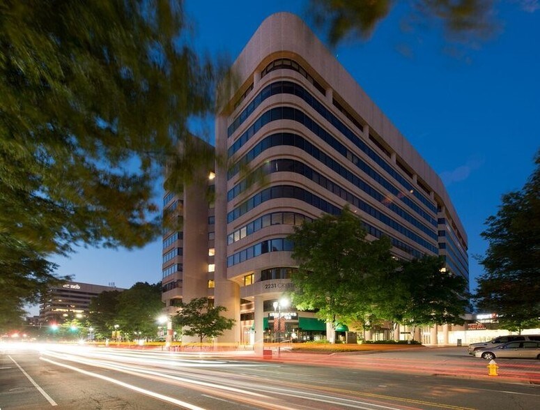 2231 Crystal Dr, Arlington, VA à louer - Photo de l’immeuble – Image 2 sur 8