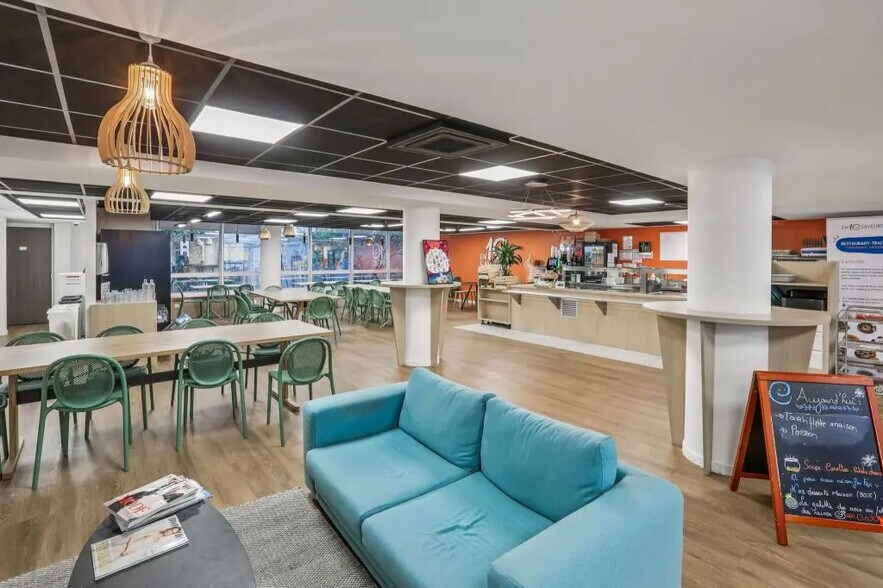 70 Rue Rivay, Levallois-Perret à louer - Photo de l’immeuble – Image 2 sur 9