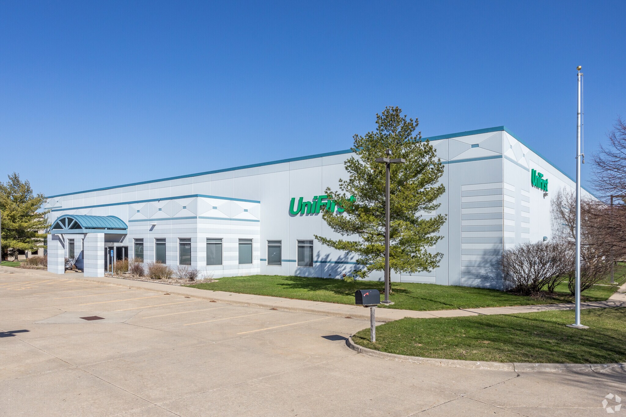 2401 SE Creekview Dr, Ankeny, IA à louer Photo de l’immeuble– Image 1 sur 21