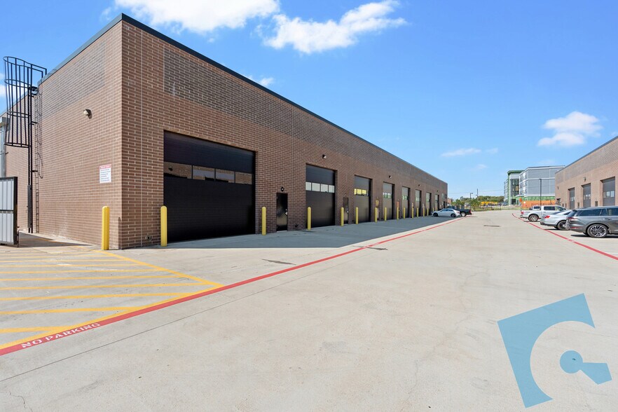 4451 Dale Earnhardt Way, Northlake, TX à louer - Photo de l’immeuble – Image 3 sur 8