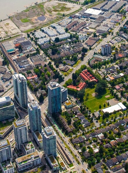 8120-8138 Lord St, Vancouver, BC à vendre - Photo de l’immeuble – Image 1 sur 3