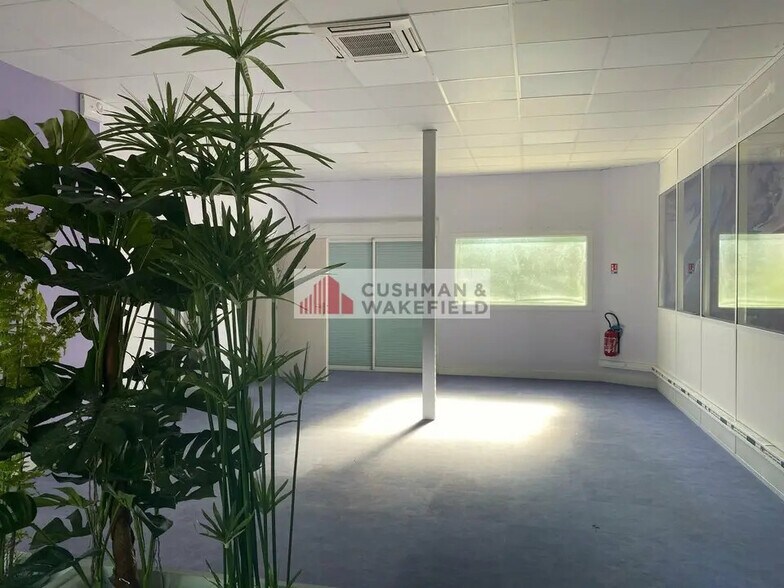 Local d’activités dans Marguerittes à louer - Photo intérieure – Image 3 sur 4