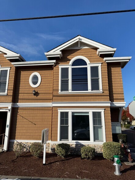 645 W 1st St, Sonoma, CA à louer - Photo de l’immeuble – Image 1 sur 7