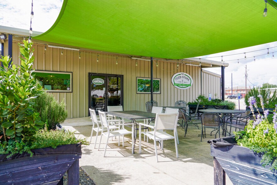 210 W Railroad St, El Campo, TX à vendre - Photo de l’immeuble – Image 1 sur 20