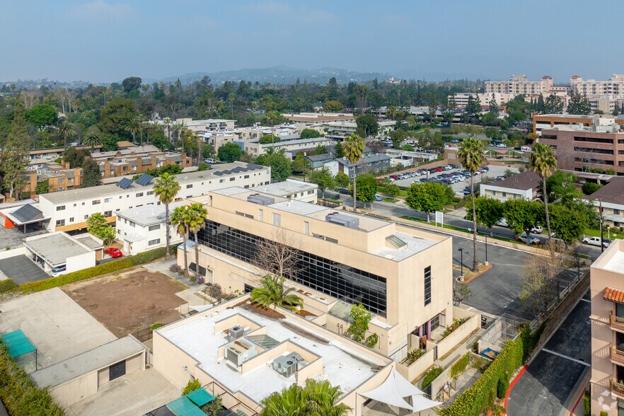 66 Hurlbut St, Pasadena, CA à louer - Photo de l’immeuble – Image 2 sur 12