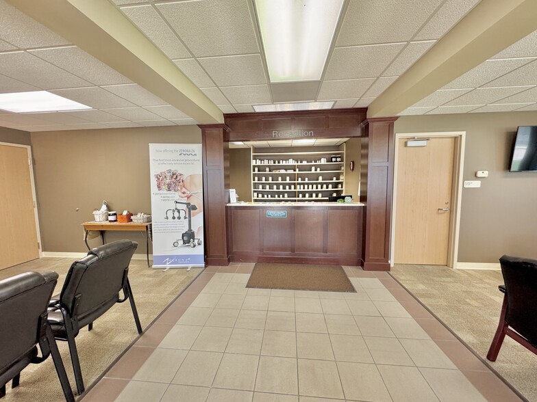 2559 37th Ave, Columbus, NE à vendre - Hall d’entrée – Image 3 sur 58