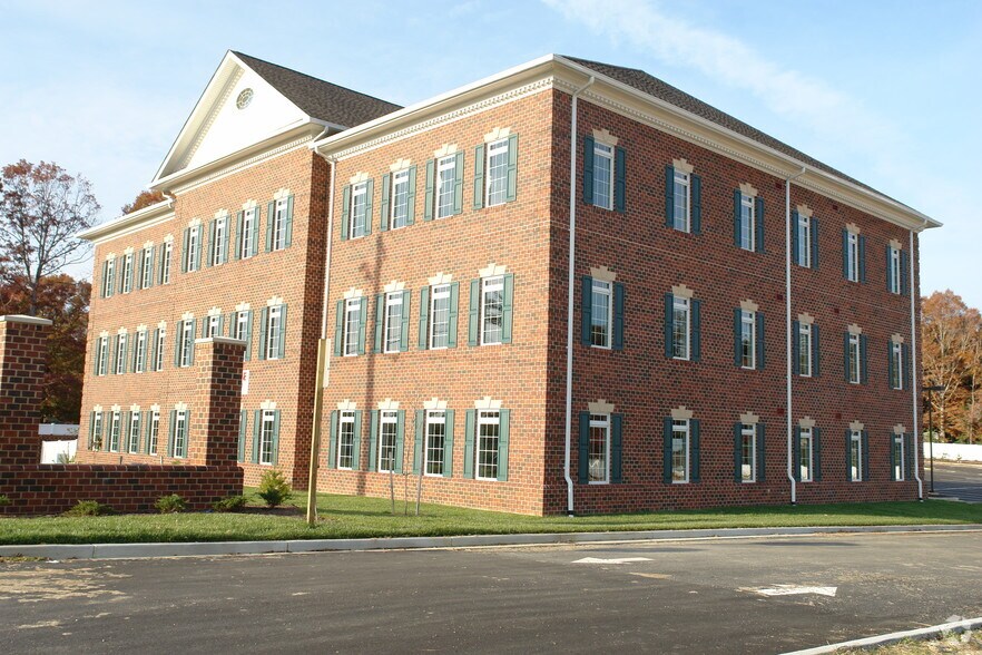 23076 Three Notch Rd, California, MD à louer - Photo de l’immeuble – Image 2 sur 35