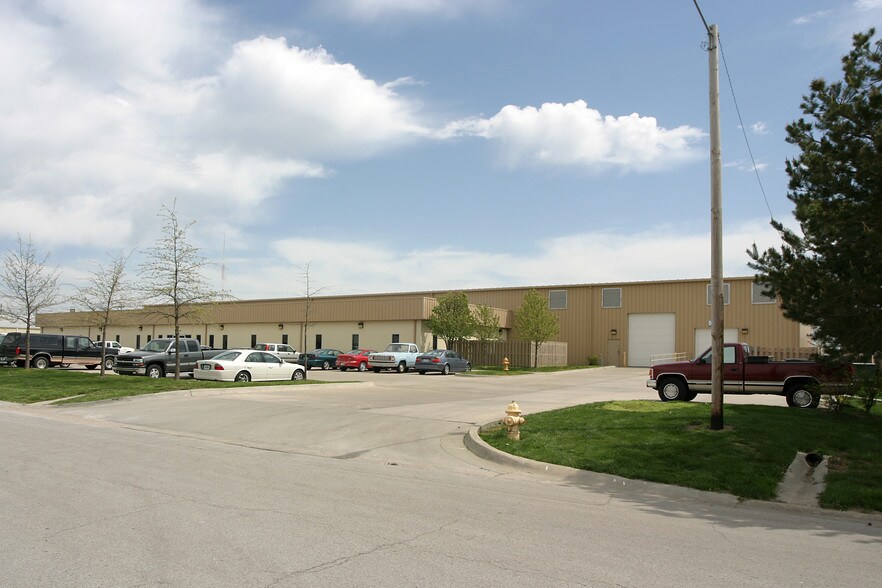 1009-1013 SE Browning Ave, Lee's Summit, MO à louer - Photo de l’immeuble – Image 2 sur 6