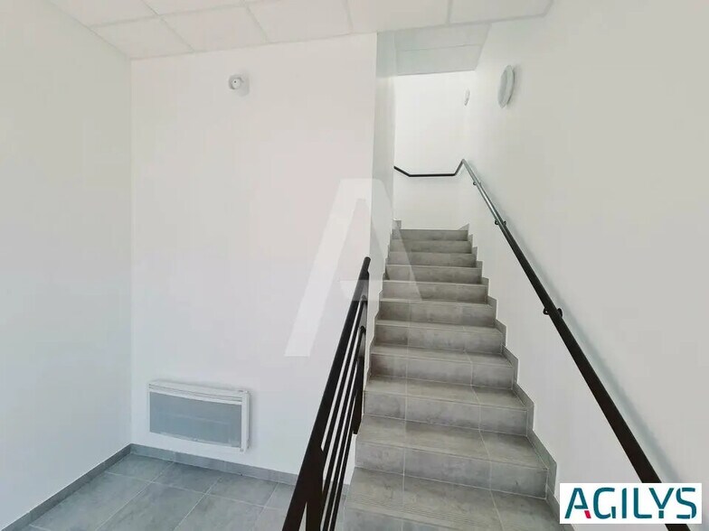 Local d’activités dans Corbeil-Essonnes à louer - Photo de l’immeuble – Image 3 sur 7