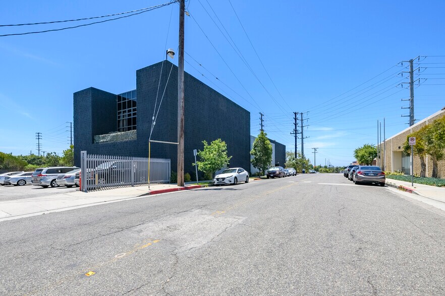 2200 Michigan Ave, Santa Monica, CA à louer - Photo de l’immeuble – Image 2 sur 19