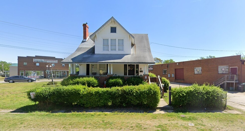 206 Chesterfield Ave, Colonial Heights, VA à vendre - Photo de l’immeuble – Image 2 sur 3