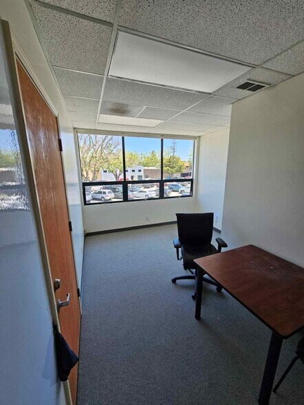 657-659 Oak Grove Ave, Menlo Park, CA à louer - Photo de l’immeuble – Image 3 sur 6