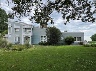 Plus de détails pour 1826 Washington St, Pella, IA - Spécialisé à vendre