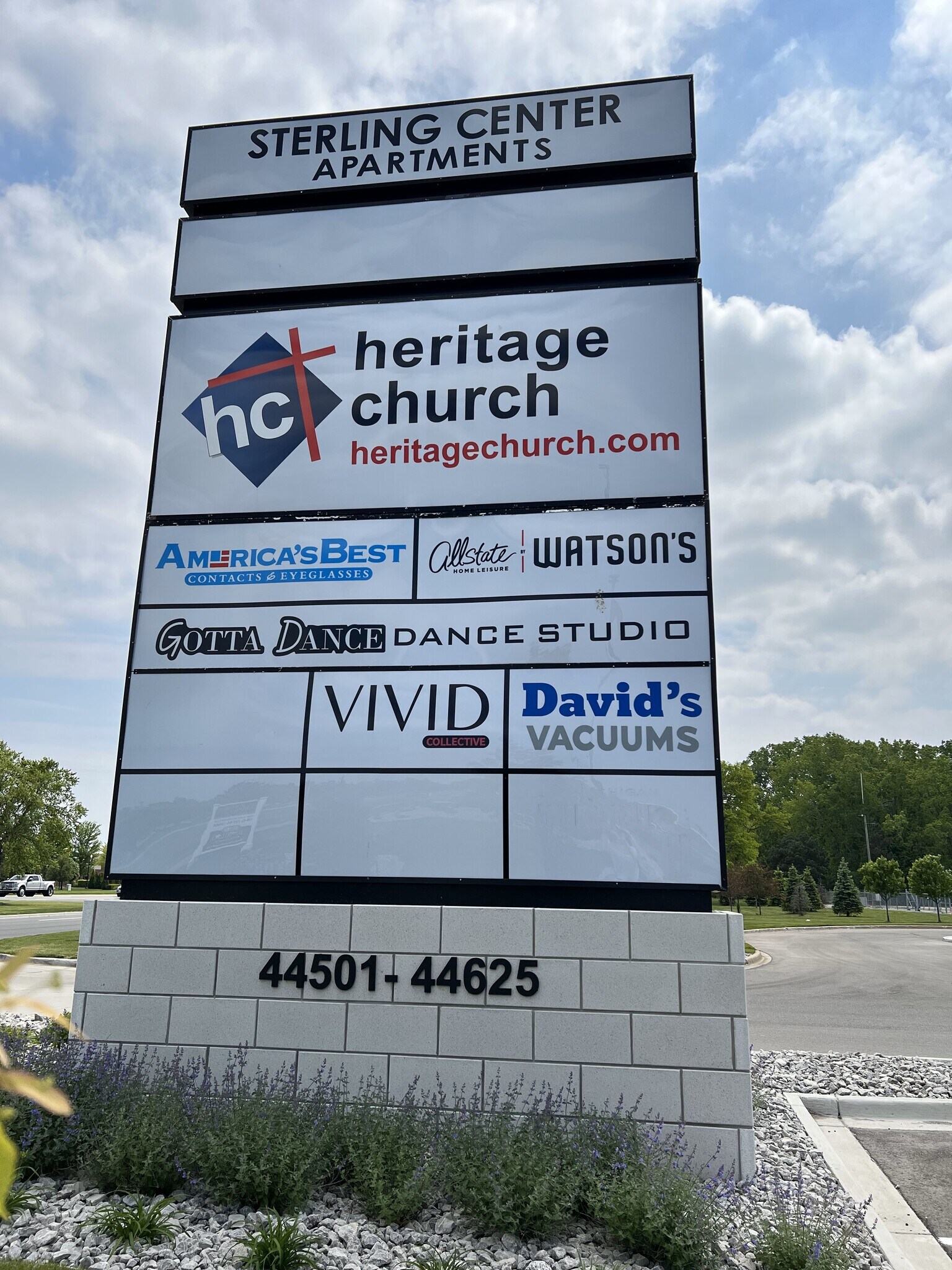 44501-44605 Schoenherr Rd, Sterling Heights, MI à louer Photo principale– Image 1 sur 3