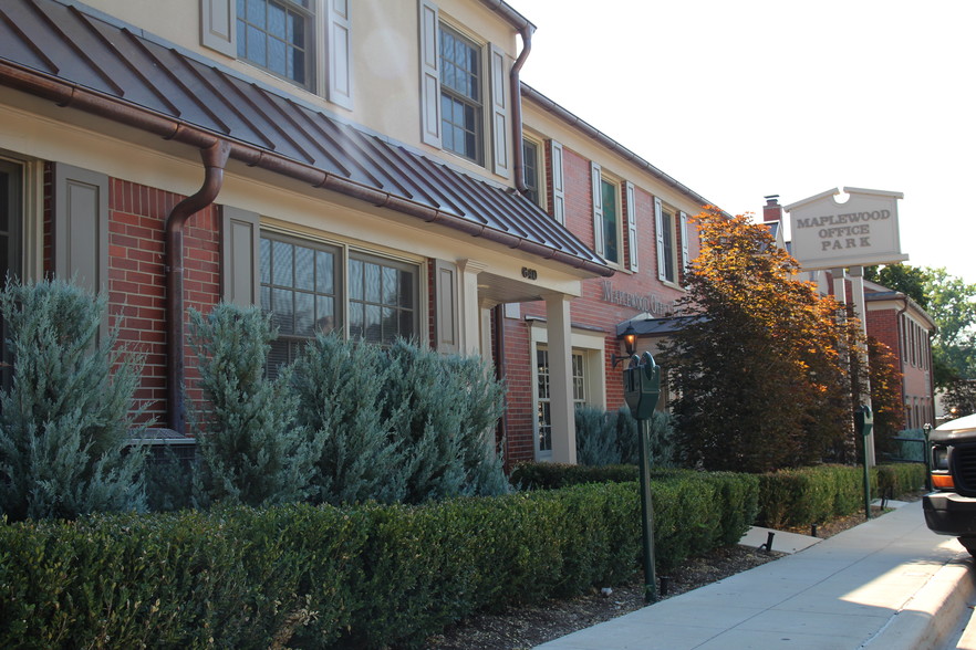 600-640 N Old Woodward Ave, Birmingham, MI à louer - Photo de l’immeuble – Image 1 sur 12