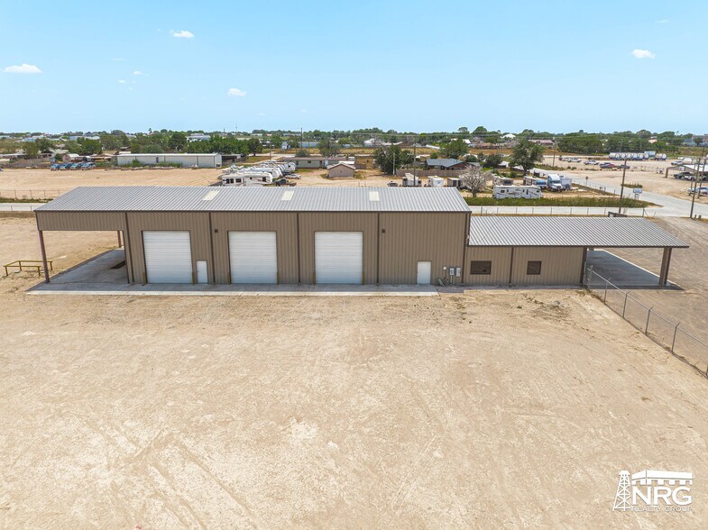 3211 S County Road 1180, Midland, TX à louer - Photo de l’immeuble – Image 2 sur 18
