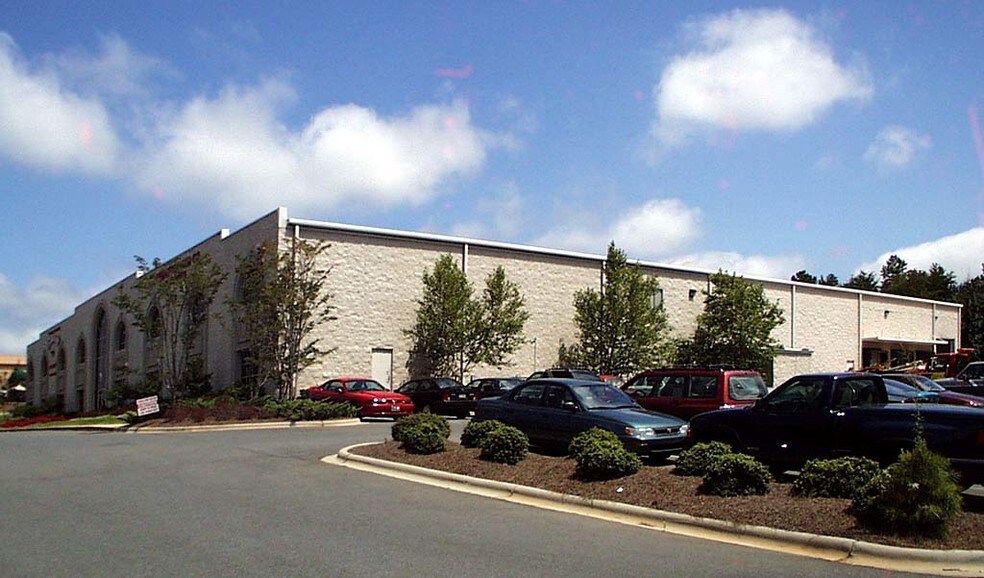 6600 E W T Harris Blvd, Charlotte, NC à louer - Photo de l’immeuble – Image 3 sur 14