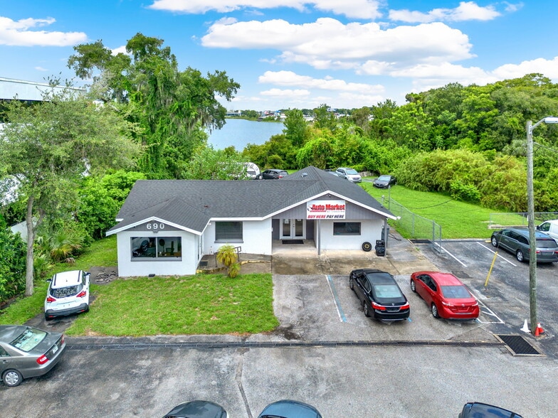 690 N Semoran Blvd, Orlando, FL à louer - Photo principale – Image 3 sur 5