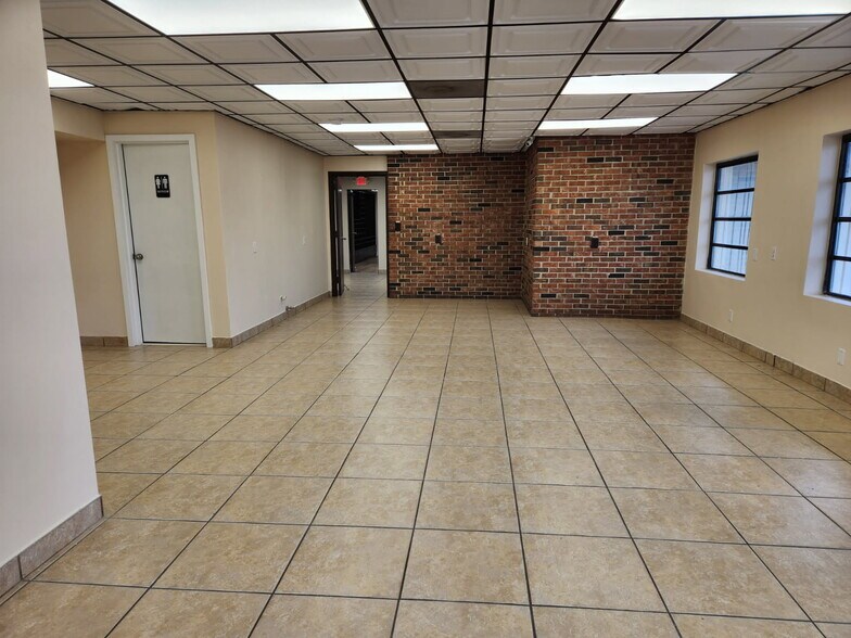 890 SW 69th Ave, Miami, FL à louer - Photo de l’immeuble – Image 3 sur 11