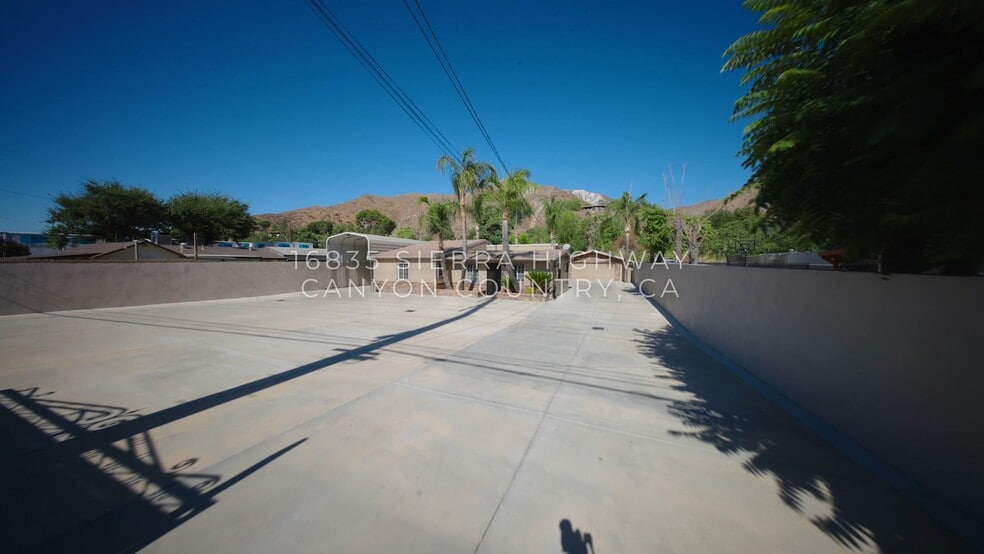 16835 Sierra Hwy, Santa Clarita, CA à vendre - Vidéo sur l’annonce professionnelle – Image 2 sur 23