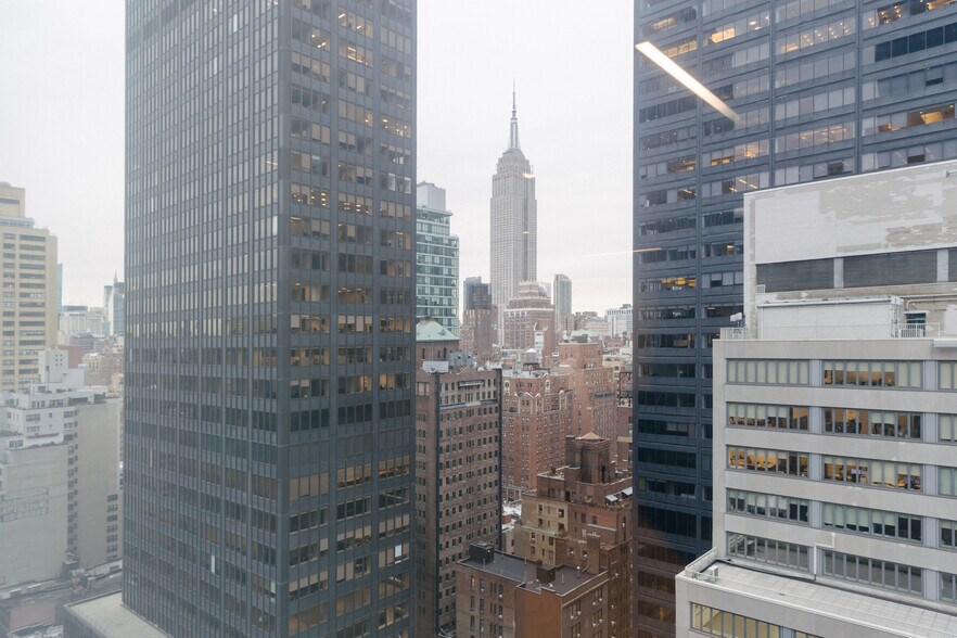 633 Third Ave, New York, NY à vendre - Photo principale – Image 1 sur 10